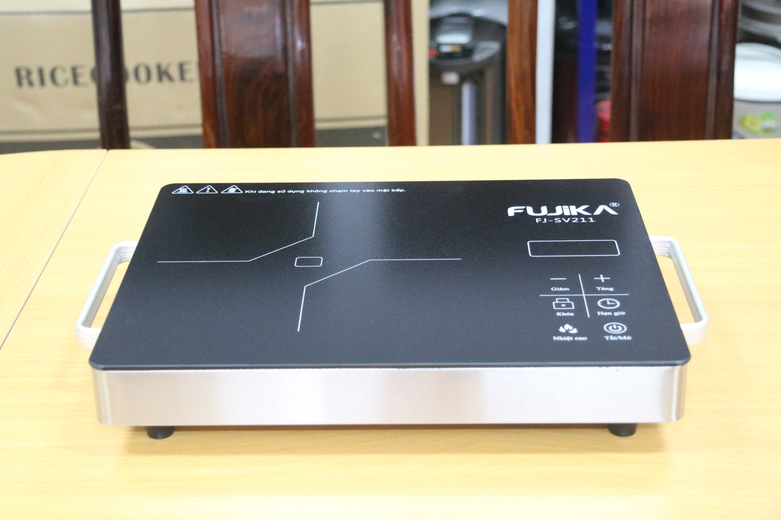 [Không kén nồi]Bếp hồng ngoại Fujika FJSC211/Ladomax Ha666 công suất 2000W-2200W mặt kiếng cường lực-Hàng chính hãng