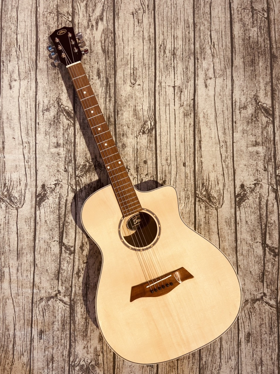 Đàn guitar acoustic giá rẻ có ty chỉnh cần Việt Nam mặt gỗ thông, dễ sử dụng cho người mới...