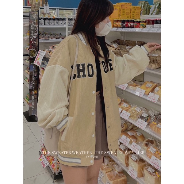 Áo khoác bomber nhung tăm cúc bấm thêu Choose