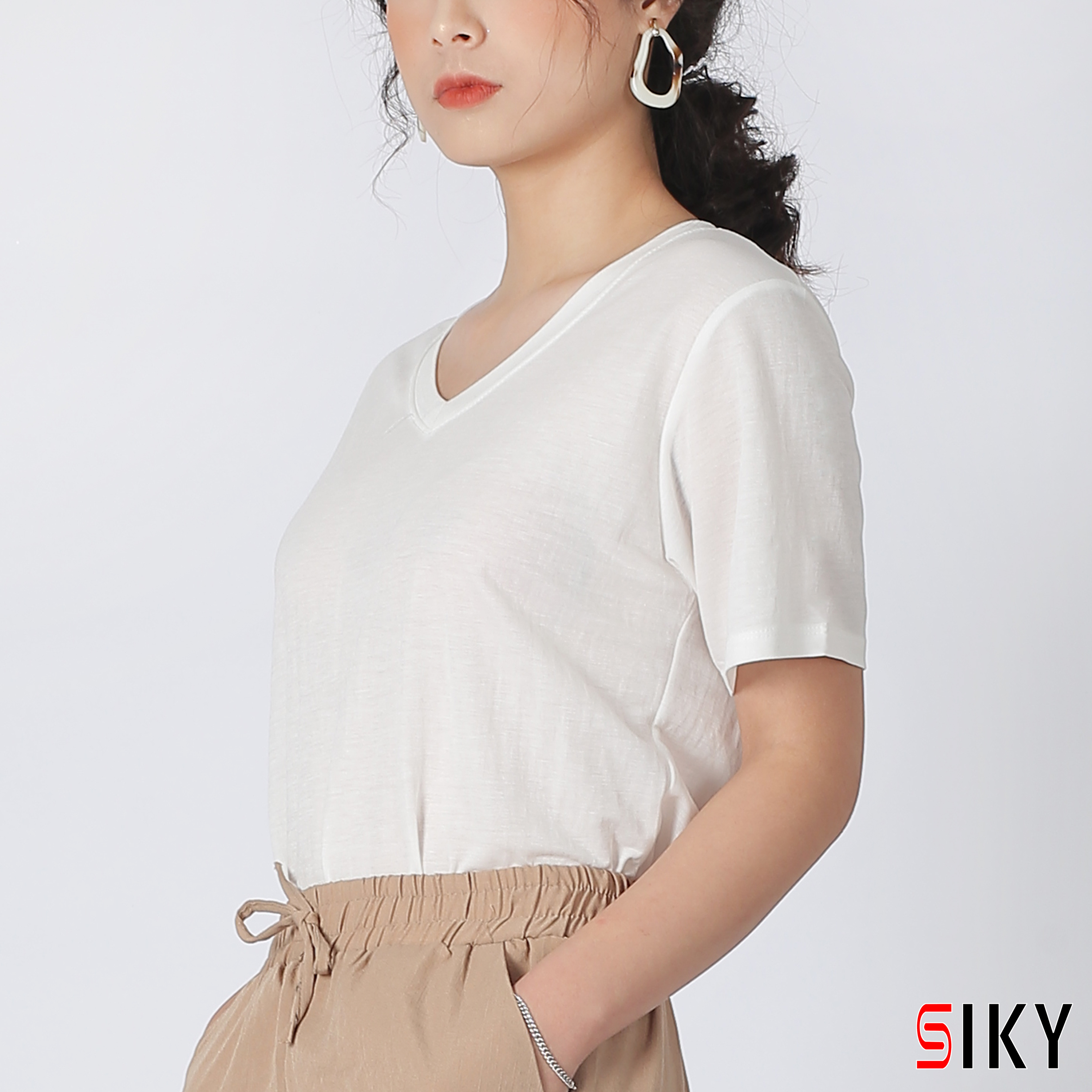 Áo phông nữ cổ tim tay ngắn - Sliky