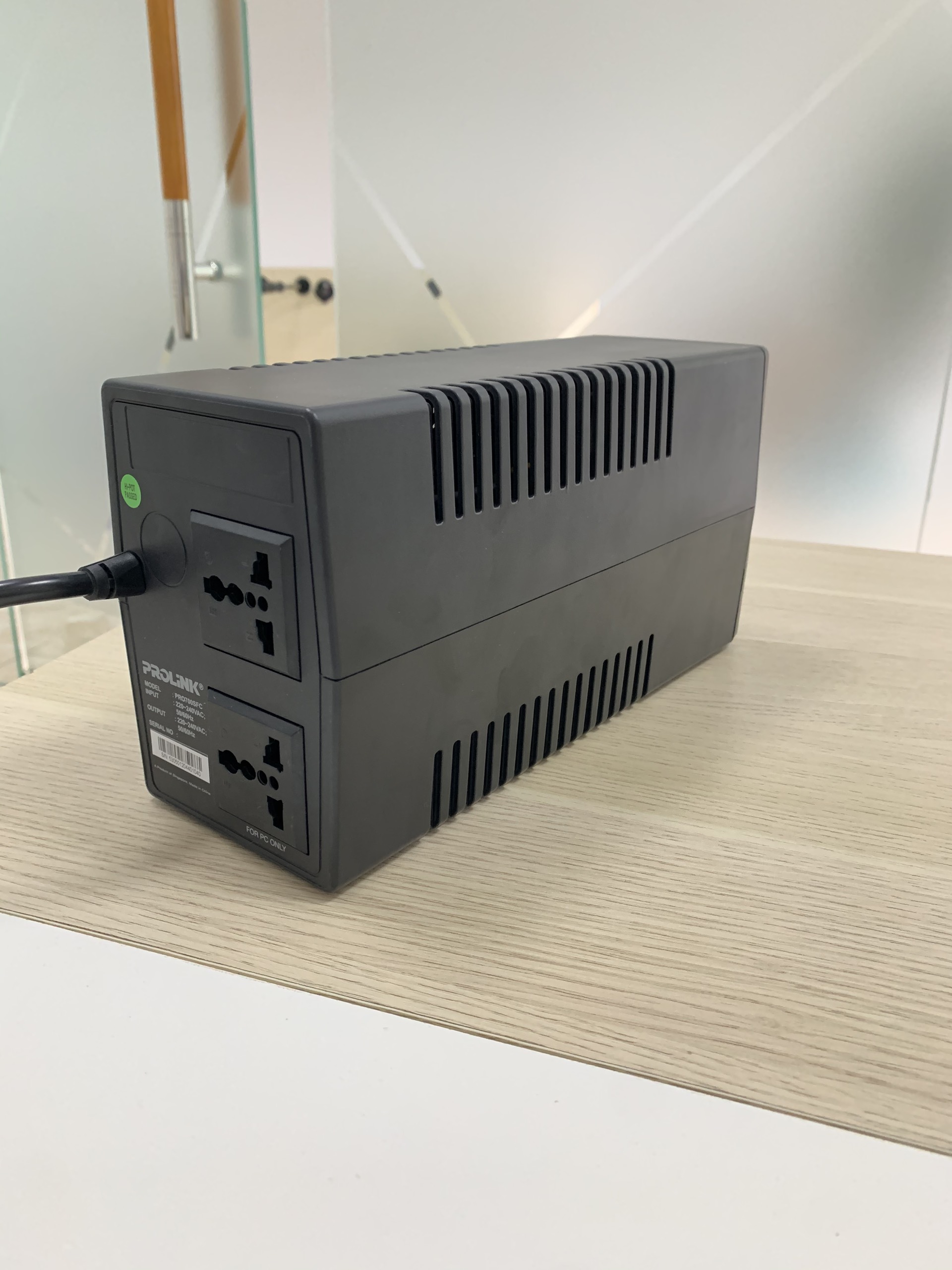 Bộ lưu điện UPS PROLiNK PRO700SFC (650VA) công suất 360W, sạc siêu nhanh, dùng cho PC, Wifi, Camera